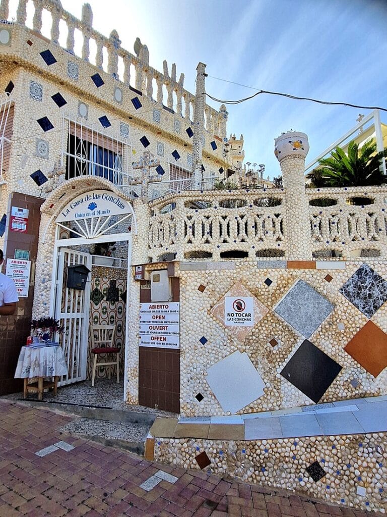 La Casa de las Conchas Rojales - Kohti avaraa maailmaa