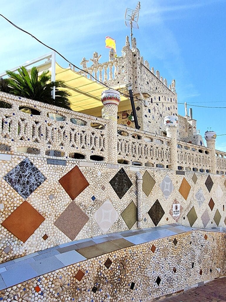 La Casa de las Conchas Rojales - Kohti avaraa maailmaa