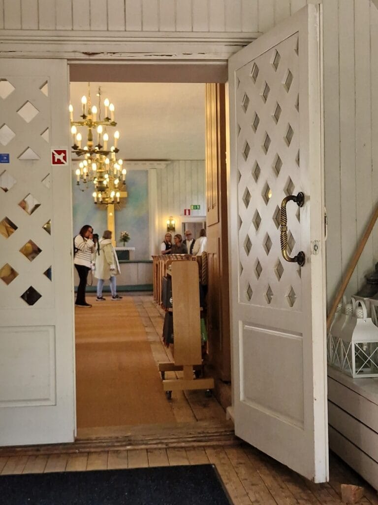 Kellokosken kirkko - Kohti avaraa maailmaa