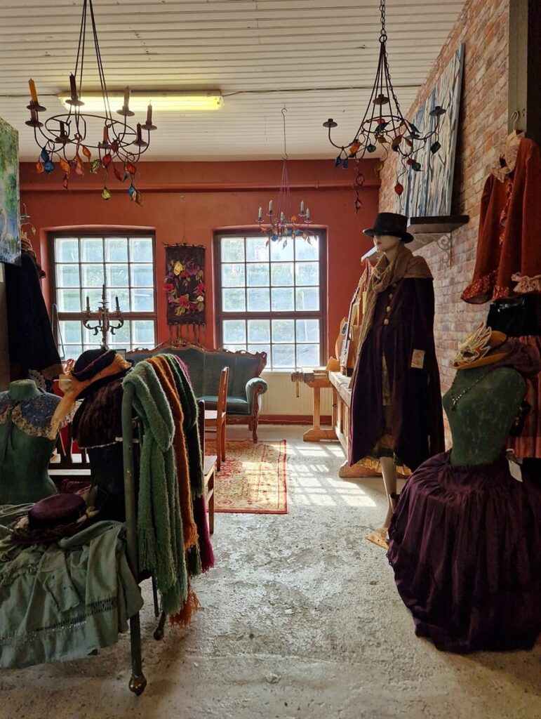 Oranssi Uni - Kohti avaraa maailmaa