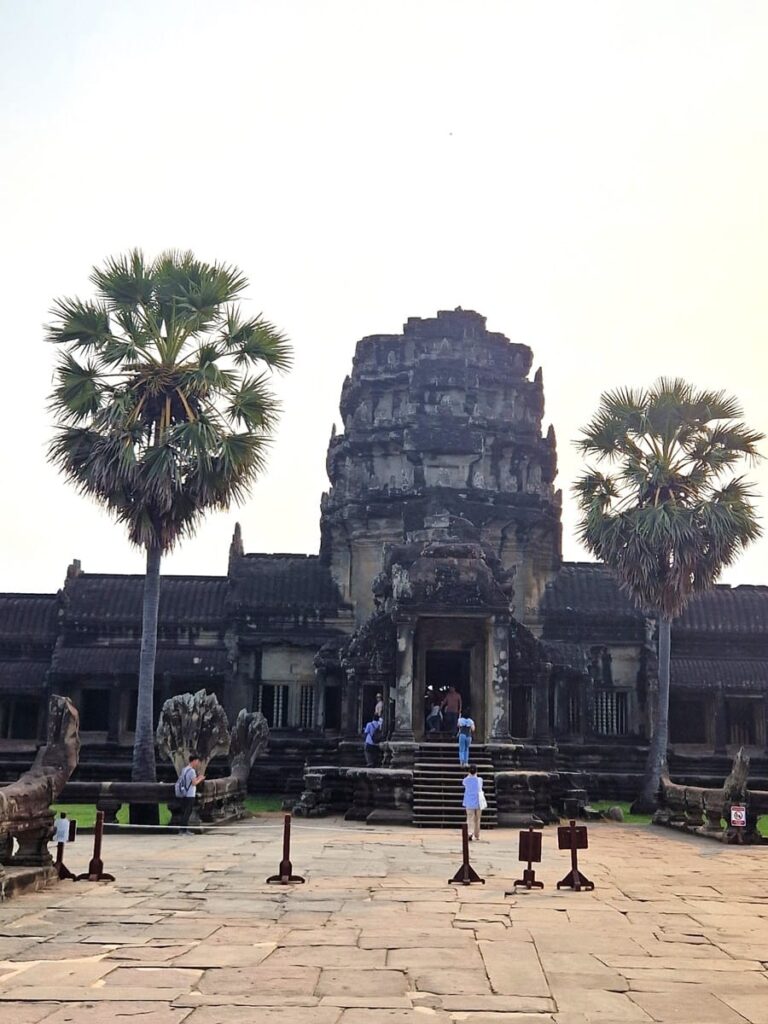 Angkor Wat - Kohti avaraa maailmaa