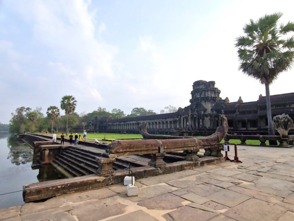Angkor Wat - Kohti avaraa maailmaa