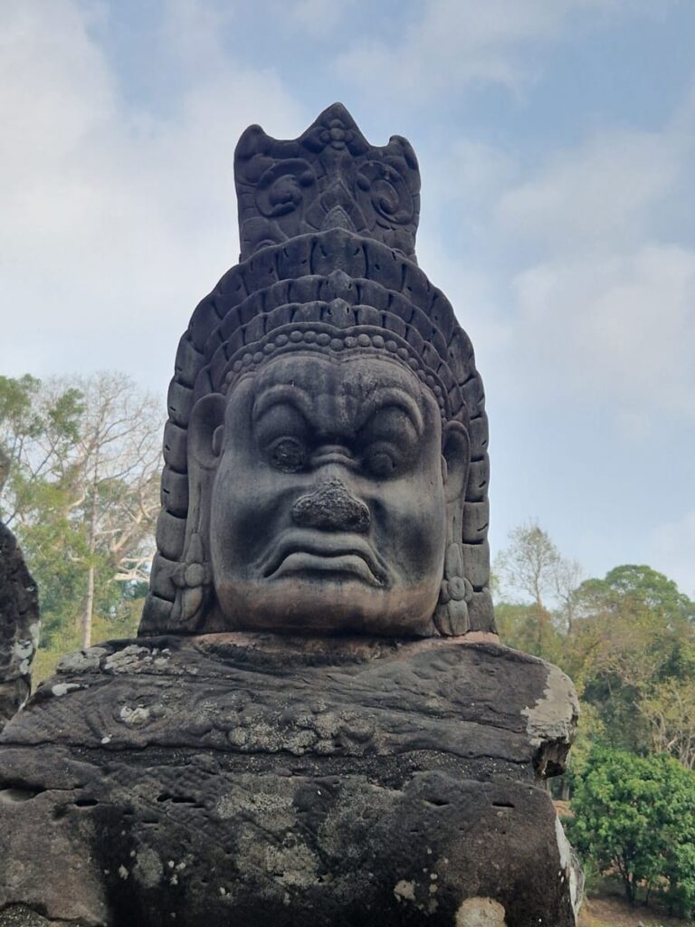 Angkor Thom - Kohti avaraa maailmaa