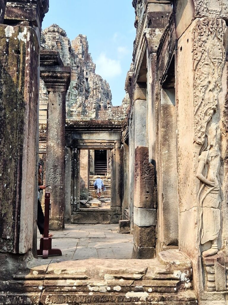 Angkor Thom - Kohti avaraa maailmaa