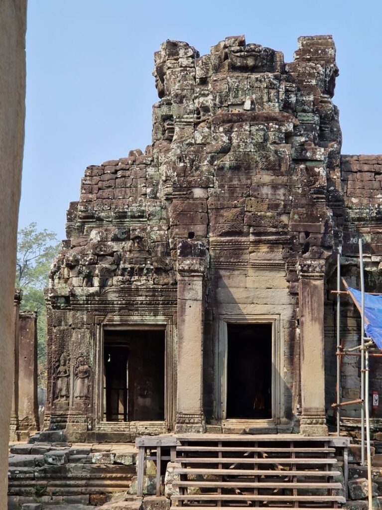 Bayon - Kohti avaraa maailmaa