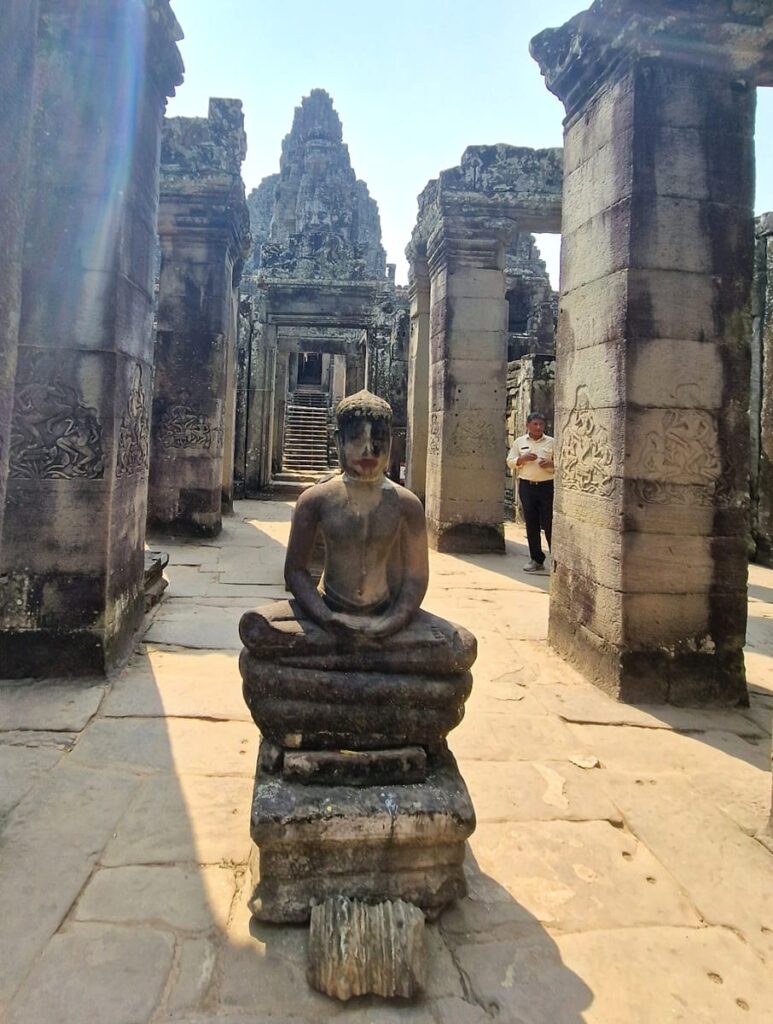 Angkor Thom - Kohti avaraa maailmaa