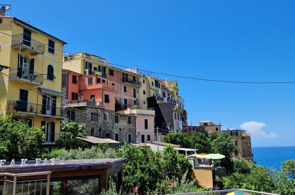 Corniglia – vuoren huipulla ja meren äärellä