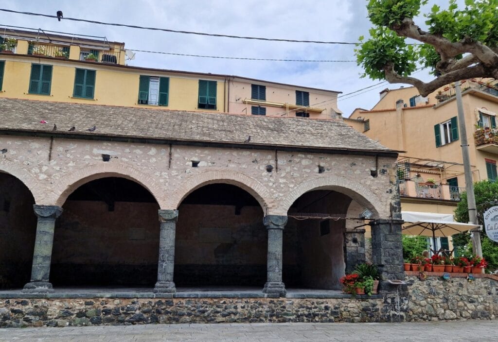 Loggia Comunalea Levanto - Kohti avaraa maailmaa