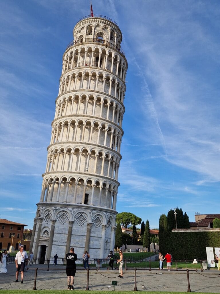 Torre Pendente di Pisa - Kohti avaraa maailmaa