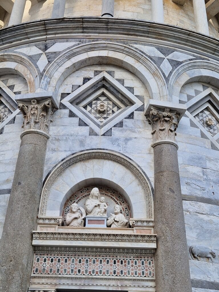 Torre Pendente di Pisa - Kohti avaraa maailmaa