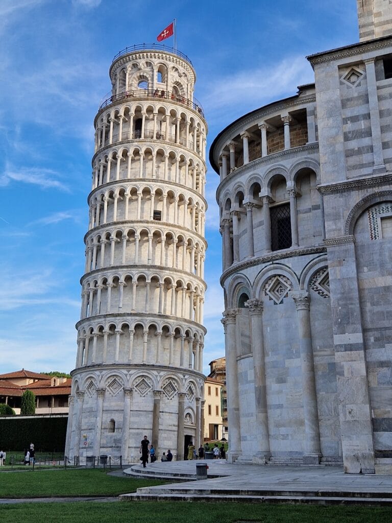 Torre Pendente di Pisa - Kohti avaraa maailmaa