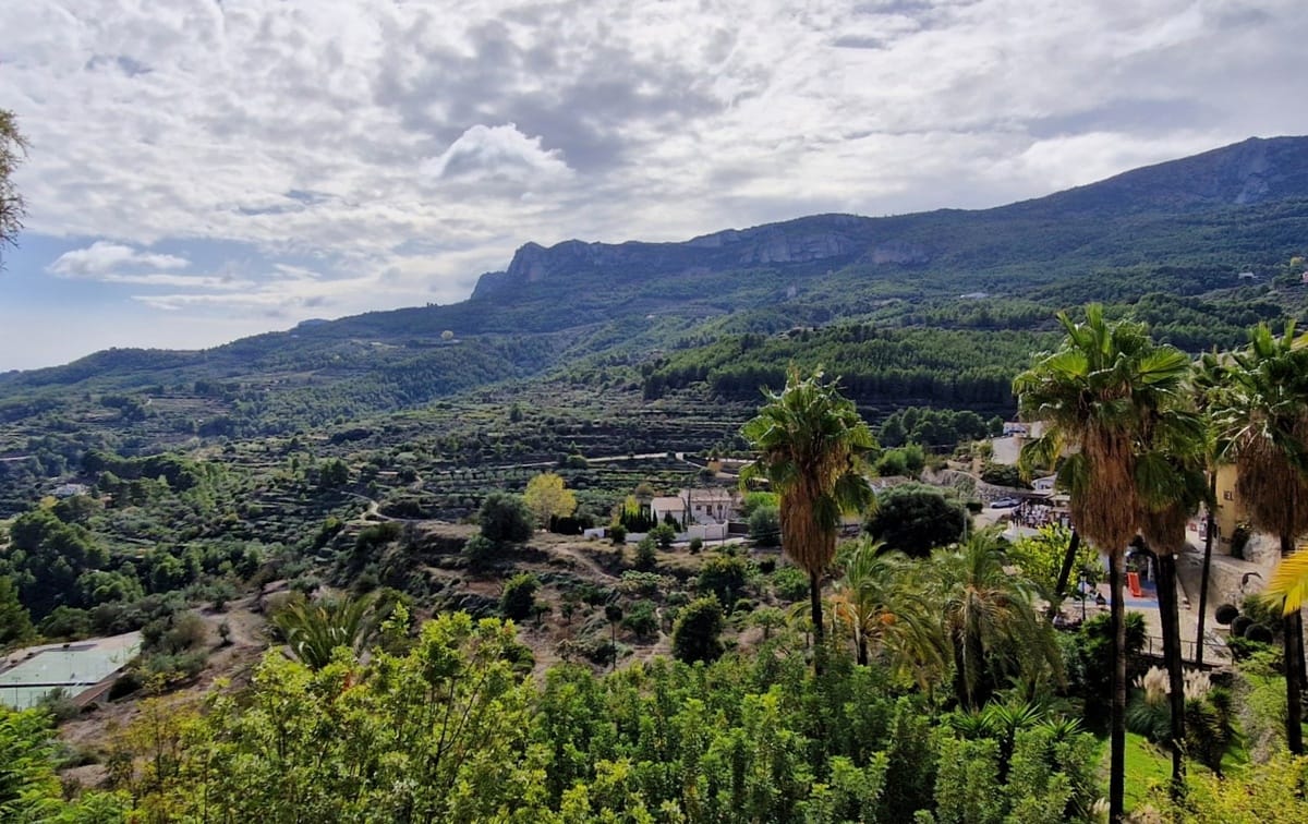 Guadalest maisema - Kohti avaraa maailmaa