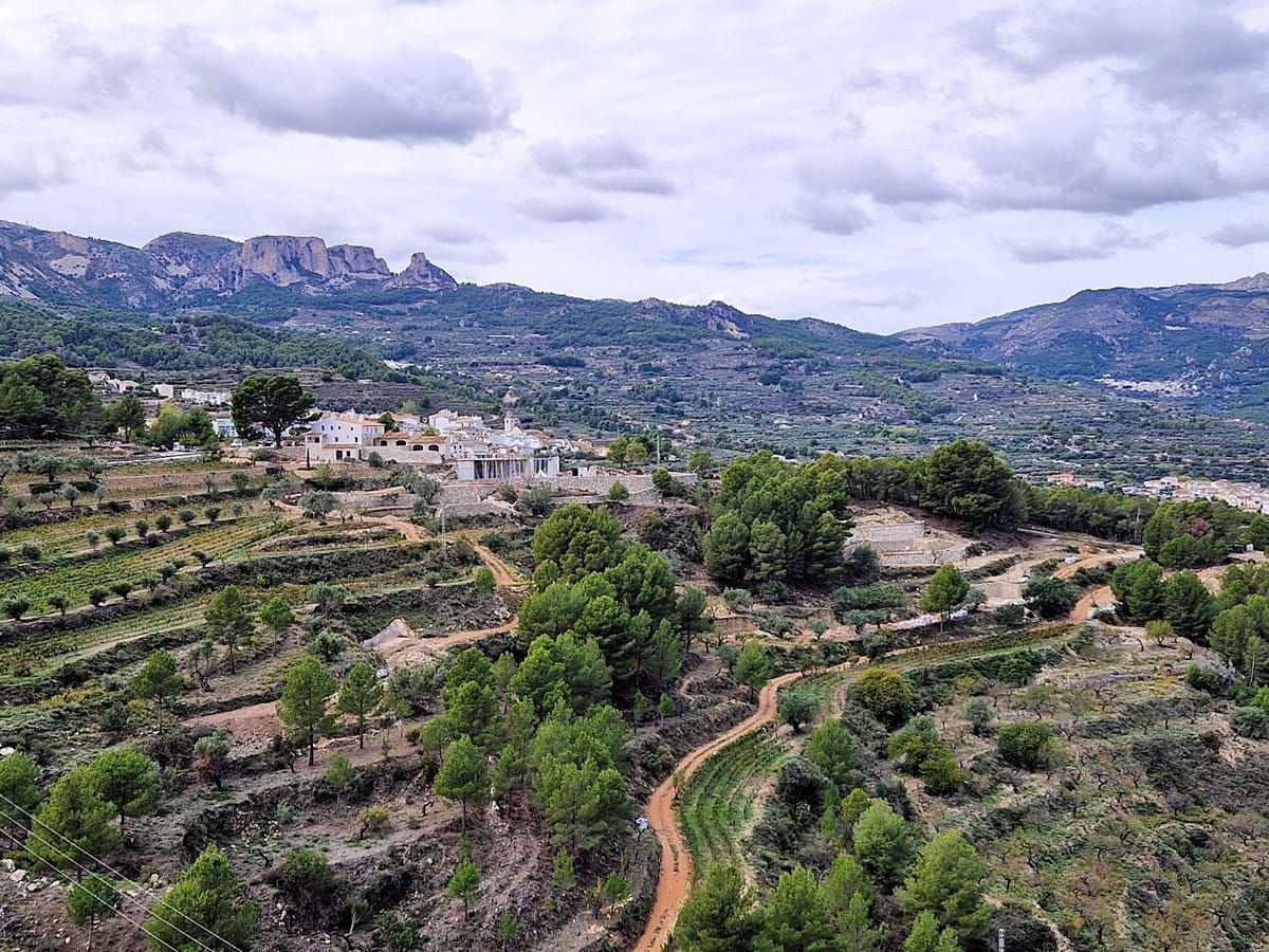 Guadalest maisema - Kohti avaraa maailmaa
