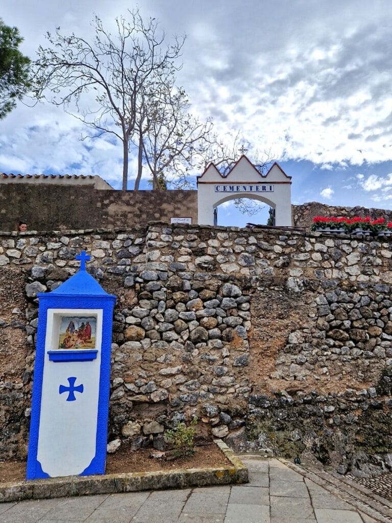 Guadalest hautausmaa - Kohti avaraa maailmaa