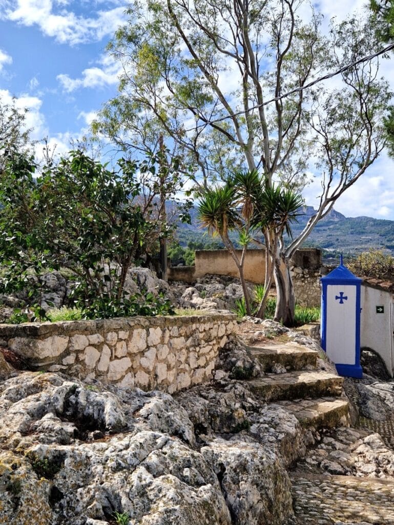 Guadalest hautausmaa - Kohti avaraa maailmaa