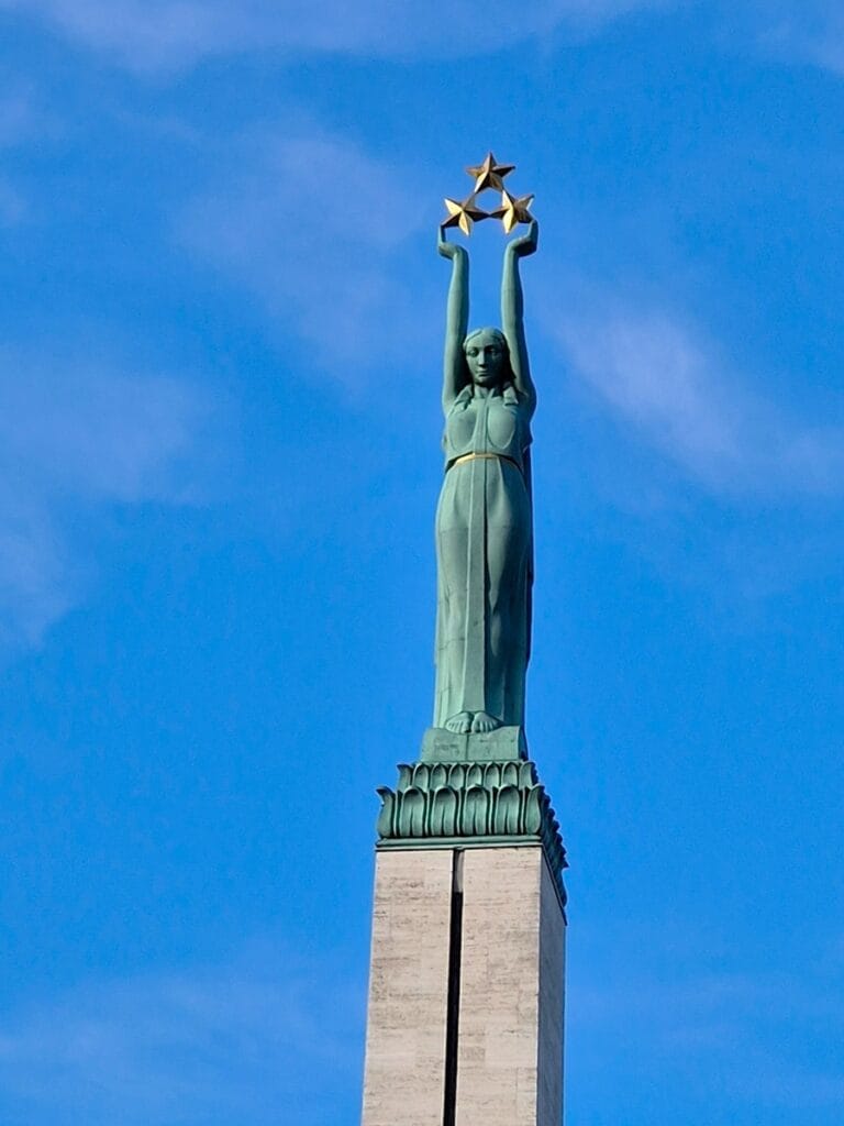 Riika Vapaudenpatsas - Kohti avaraa maailmaa